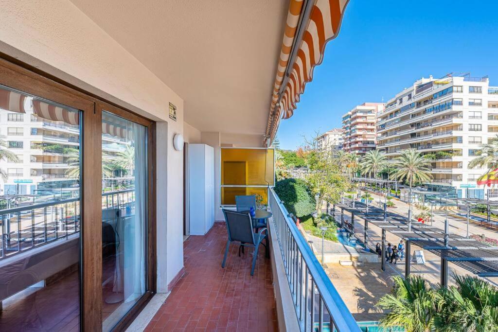 Apartamento Oceanfront Retreat: Your Serene Oasis By The Sea!